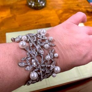 Simply stunning and elegant bracelet.